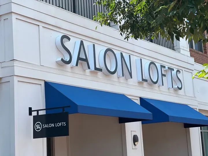 https://cdn.salonspotlight.com/photos/1AxmPfVZgl06oTothvPs/5e0c6f3f-a54f-48b8-b6c1-4502d5bcfc34_720x720
