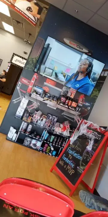 https://cdn.salonspotlight.com/photos/1BM1HEyOVGd05e4ClD0z/98c7b2b2-7e8c-4ed0-9c1b-64a55e680c58_720x720