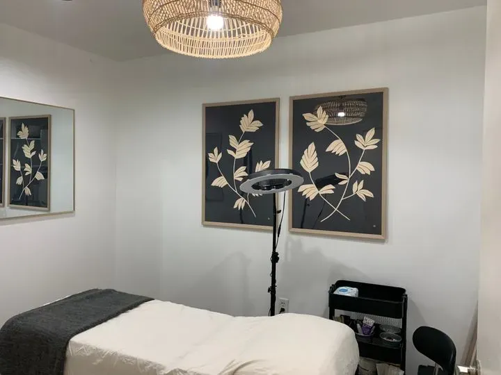 https://cdn.salonspotlight.com/photos/1CYXZ5qu5aM5fAhoBp9T/cd7cc053-c421-4abc-a373-a7858f52c867_720x720