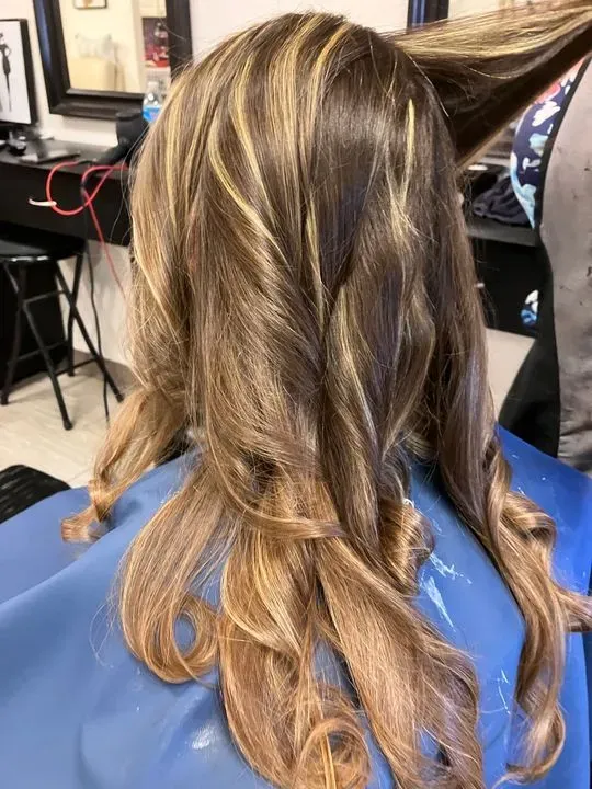 https://cdn.salonspotlight.com/photos/1EQSg4dFyQZ1SBBn0GHt/98fdbfba-856c-4c19-be4f-10c1d9f49166_720x720