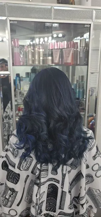 https://cdn.salonspotlight.com/photos/1Eu4XxwA1WCULKOejibl/20f42f14-2fe2-43f9-9099-b48c52f6054d_720x720