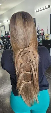 https://cdn.salonspotlight.com/photos/1Eu4XxwA1WCULKOejibl/c6c96069-bca8-4052-b933-7aa04e894e23_720x720