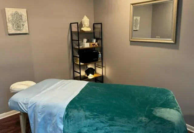 https://cdn.salonspotlight.com/photos/1G9N7HSrYc5dUfTBs3pb/65295643-ce8a-4929-ab8b-c7cfaf4d772a_720x720