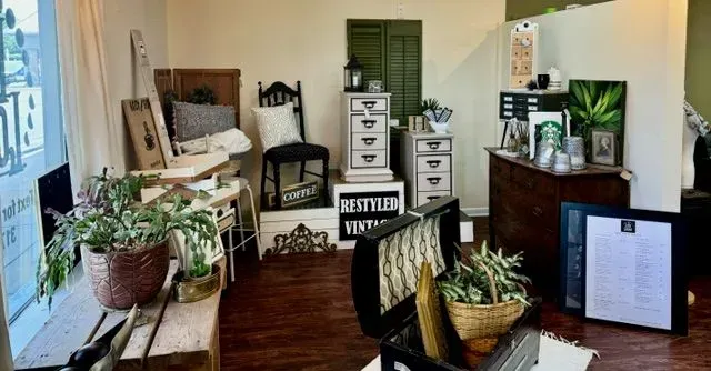 https://cdn.salonspotlight.com/photos/1G9N7HSrYc5dUfTBs3pb/ce8a4933-519b-4fb4-a8e2-8d5fac55831d_720x720