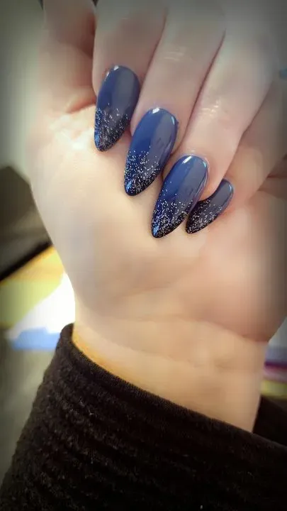 https://cdn.salonspotlight.com/photos/1H50nH6eKQmtXDsTvpvA/18501370-cf8b-4308-ade4-b59366c1b335_720x720