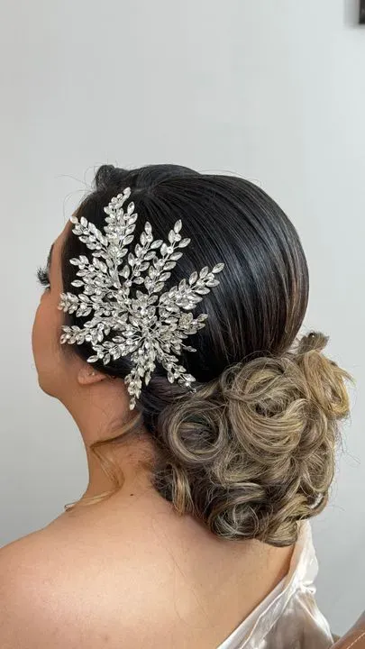 https://cdn.salonspotlight.com/photos/1KExPwCEcEdKb4tH64zK/1f055418-9b9f-4e57-8b57-1a0eeb428d7f_720x720