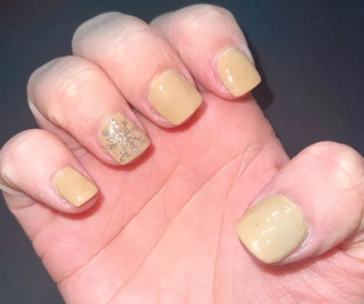 https://cdn.salonspotlight.com/photos/1Kbt6qogJU6CJJrR2rsY/6efd5350-509e-458f-aa0f-3849ff6d6033_720x720