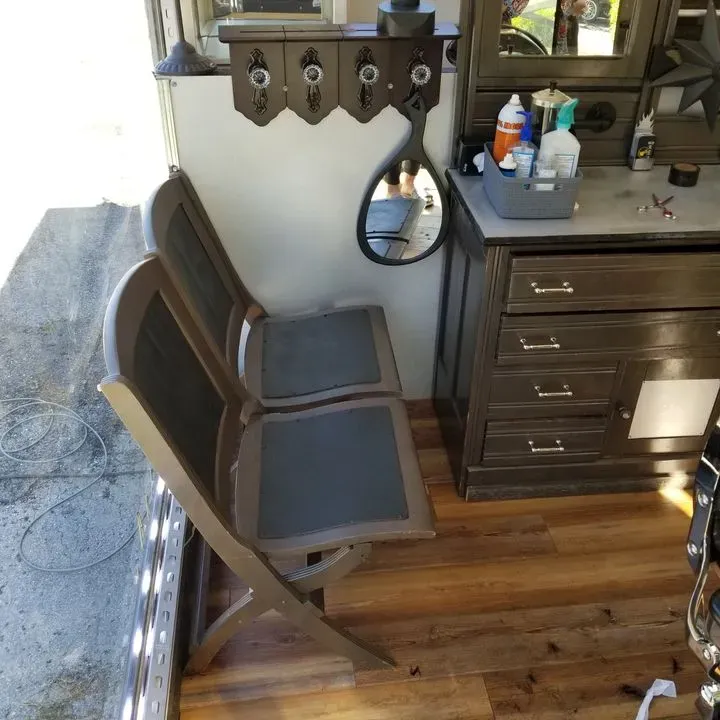 https://cdn.salonspotlight.com/photos/1MijdguwaxHU44yLyJaW/226e28db-18e8-402c-b23e-894df9f0c7b5_720x720