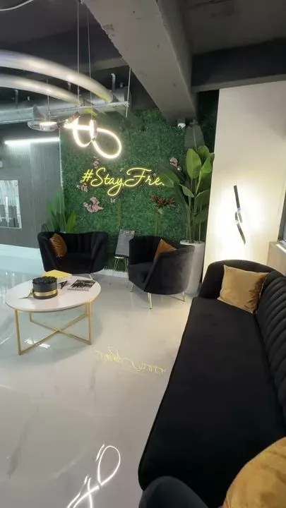 https://cdn.salonspotlight.com/photos/1NUN7gLx0ZJqs4PsZXr1/fc5d1ee9-6a08-4946-8be9-467b1112afa5_720x720