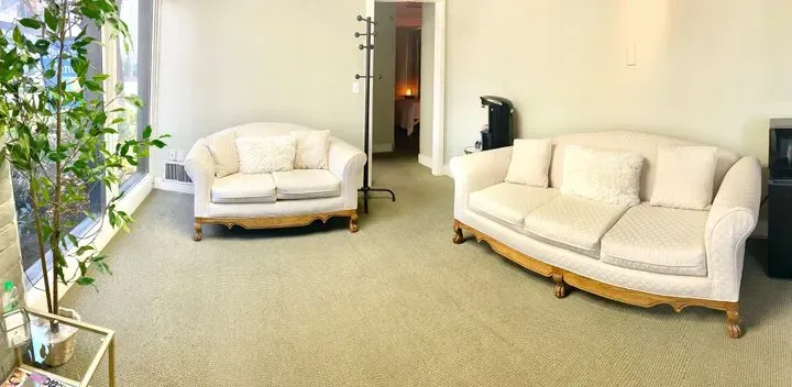 https://cdn.salonspotlight.com/photos/1OC9qEbCcCr2PPNuP15s/28f68eda-b1ed-486a-bb77-22555ceb2cc4_720x720