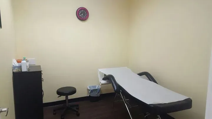 https://cdn.salonspotlight.com/photos/1OVMilD2QSrYXlcqKlLN/3795fcf4-2a60-4de9-b0b1-cbf76d2104d4_720x720