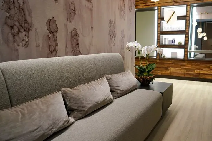 https://cdn.salonspotlight.com/photos/1Q1Z8g7KfHqPatSGBrCb/071765bf-6a7f-4ac2-8890-706a8059e06d_720x720