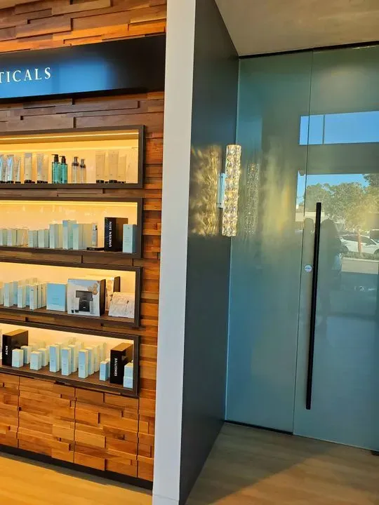 https://cdn.salonspotlight.com/photos/1Q1Z8g7KfHqPatSGBrCb/add8cee6-533b-4bde-a58a-0b32f7356727_720x720