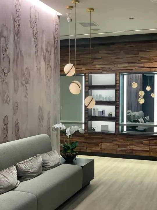https://cdn.salonspotlight.com/photos/1Q1Z8g7KfHqPatSGBrCb/ed887c05-5142-441f-a726-2b4fcc195b56_720x720