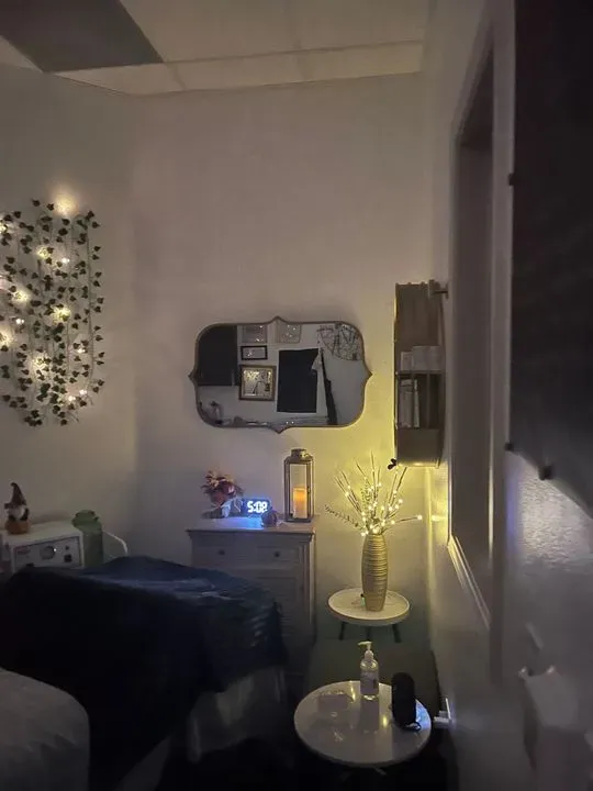 https://cdn.salonspotlight.com/photos/1QMCzy09eCXwC8IeiXZB/41465e2f-d4d0-473c-beca-6cd2424e775f_720x720