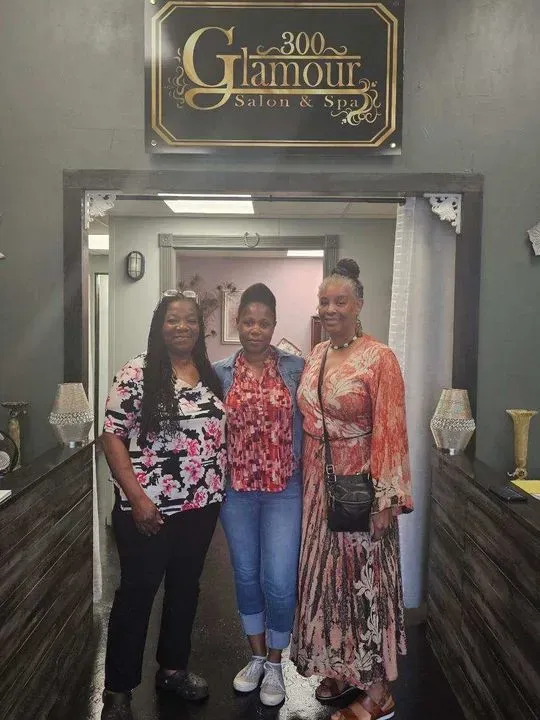 https://cdn.salonspotlight.com/photos/1Qg5go1gbAkV9NQ7vzVc/92ffa109-4028-4148-842e-5d386520e288_720x720