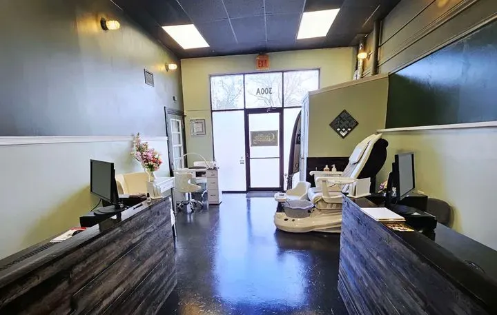 https://cdn.salonspotlight.com/photos/1Qg5go1gbAkV9NQ7vzVc/f21105f7-f052-42f9-9955-68aae73b844d_720x720