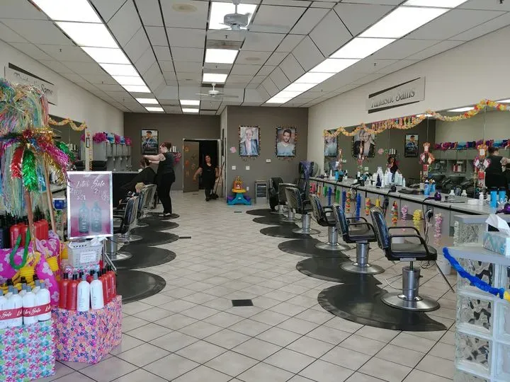 https://cdn.salonspotlight.com/photos/1S8jlfnWHZNdMpMPP0Ag/4e3352bb-54a2-4ecb-8df7-8b9bc5cffe0d_720x720