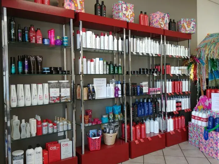 https://cdn.salonspotlight.com/photos/1S8jlfnWHZNdMpMPP0Ag/5756049b-7c91-4c4e-83ac-d579b349627d_720x720