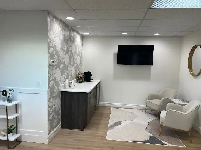 https://cdn.salonspotlight.com/photos/1SjN67U2o7wI2V6d9XaZ/da6ec38f-8684-49d3-abbe-ce824817ef12_720x720