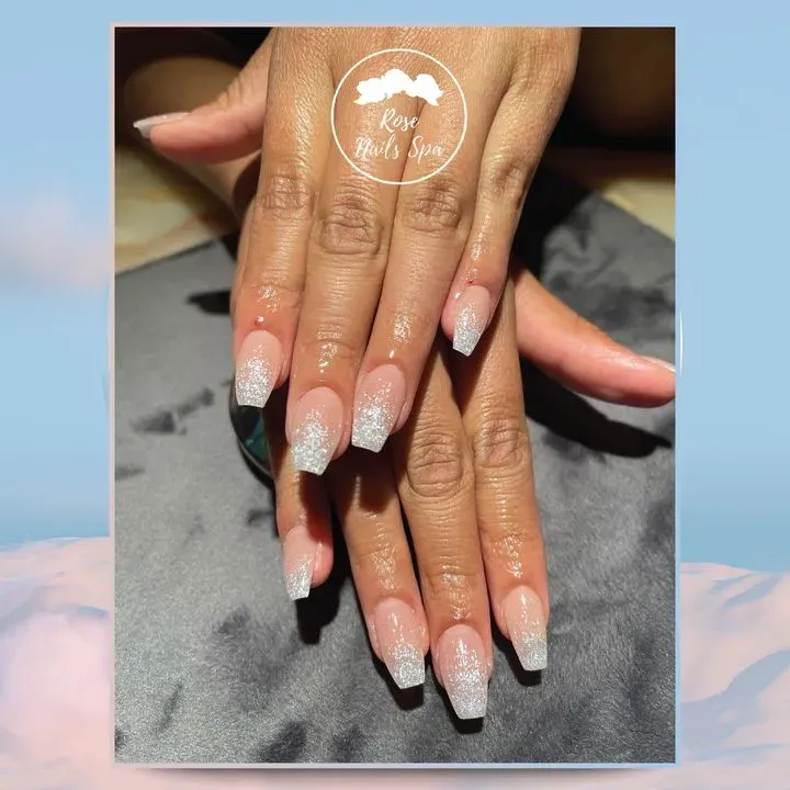 https://cdn.salonspotlight.com/photos/1Th3HkNWFjP11fsh2Q2T/6ea62ca7-7a6c-4b65-9190-8074bbfdba4a_720x720