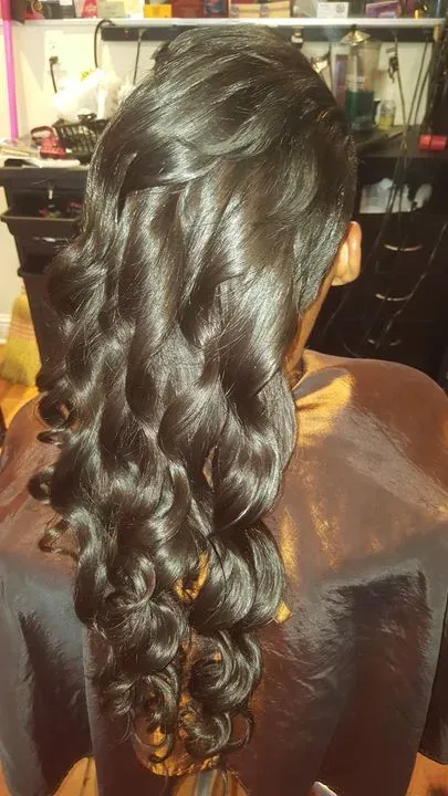 https://cdn.salonspotlight.com/photos/1UmlUkdidxtr9NROtV74/c0f9864a-42e5-4015-ab28-baabc8ec6591_720x720