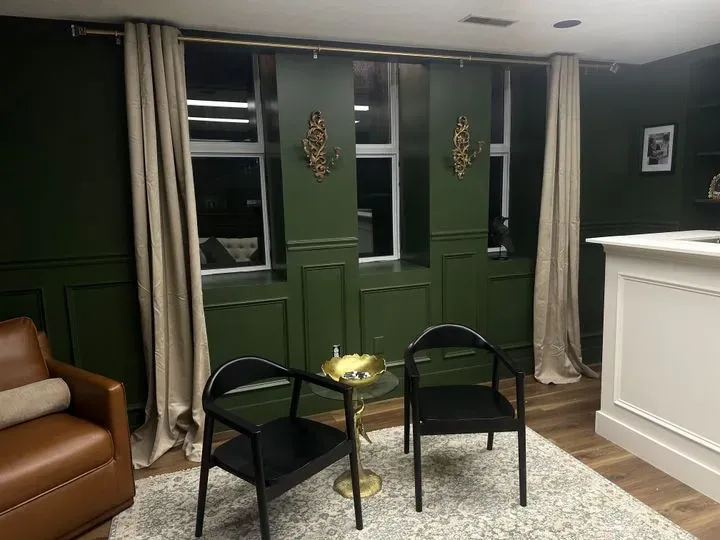 https://cdn.salonspotlight.com/photos/1Vnqh4oNAzzd000mWvfJ/10fedd87-6960-49b4-a452-daddc83e5fe7_720x720