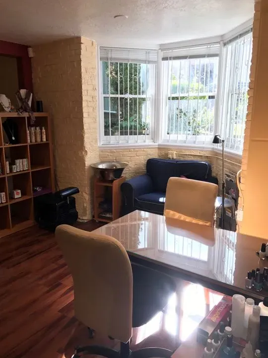 https://cdn.salonspotlight.com/photos/1WJHK8RqGcfLVd9S2Dmg/d2bcde19-c8d2-41be-9857-ecdcda336adc_720x720