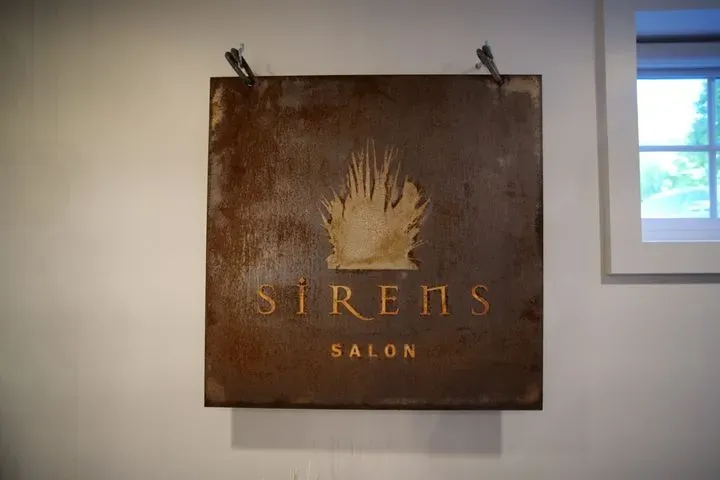 https://cdn.salonspotlight.com/photos/1WWonpG6scyeoxVibfag/e7296b0a-266f-49f0-a5f0-fa369c0e1e7f_720x720