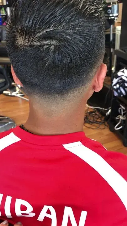 https://cdn.salonspotlight.com/photos/1Y7EqSGXtxyU96M3F4uw/869583dc-6e4e-45bd-b9be-0072a49f724b_720x720