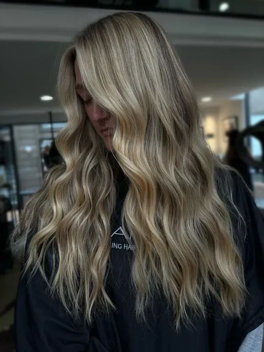 https://cdn.salonspotlight.com/photos/1YlxLoHleyOMl1FCI6iH/572a633a-c156-4c2b-a7d6-238b2376ef77_720x720