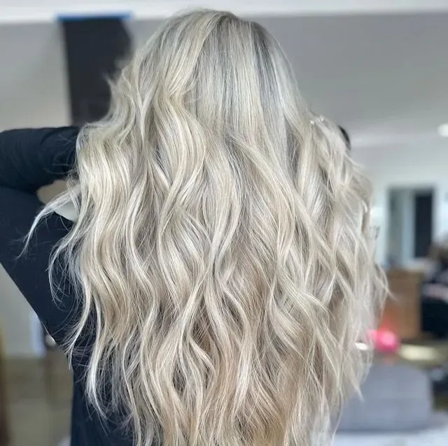 https://cdn.salonspotlight.com/photos/1YlxLoHleyOMl1FCI6iH/ce414e1d-dff5-47de-bdd6-019fb1147cce_720x720