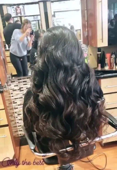 https://cdn.salonspotlight.com/photos/1d3uD11ceoh1xhE3ZrRT/9170e57e-3357-420d-8f0f-79f2ba3cabfe_720x720