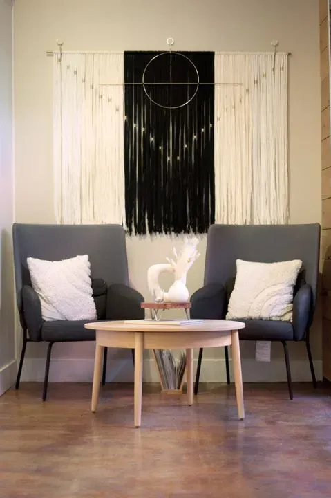 https://cdn.salonspotlight.com/photos/1ee6xZbKKaB0GUv3DH7w/0fc1d66d-278e-49dd-8c2d-1290eb59ae63_720x720