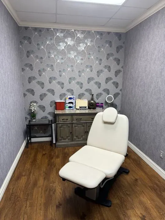 https://cdn.salonspotlight.com/photos/1gTFWwGWVDb5KtCULgzh/a2218d08-3c2a-4b16-b38a-caafedd663bd_720x720