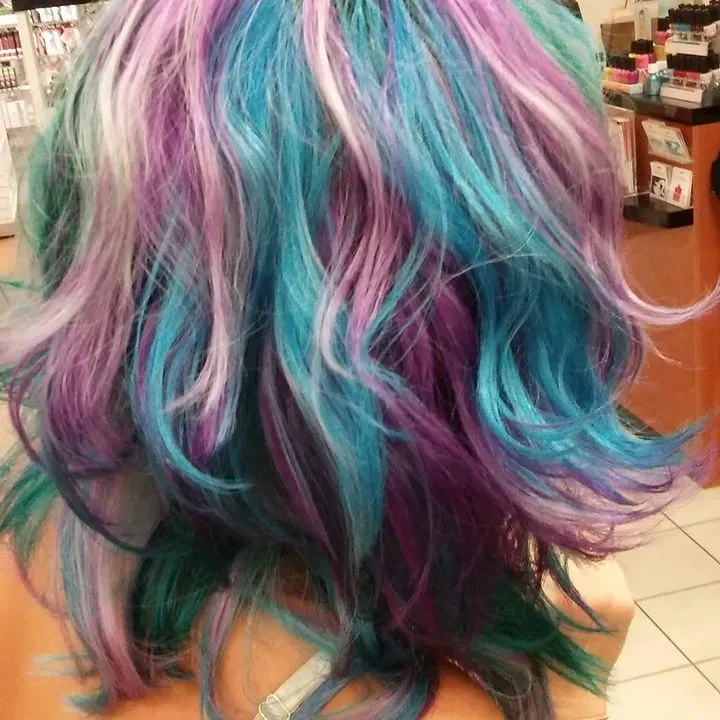 https://cdn.salonspotlight.com/photos/1gt8GYWyzCxl8pohEG25/b58b68d0-093f-4d49-934d-9ecaffe3d6f3_720x720