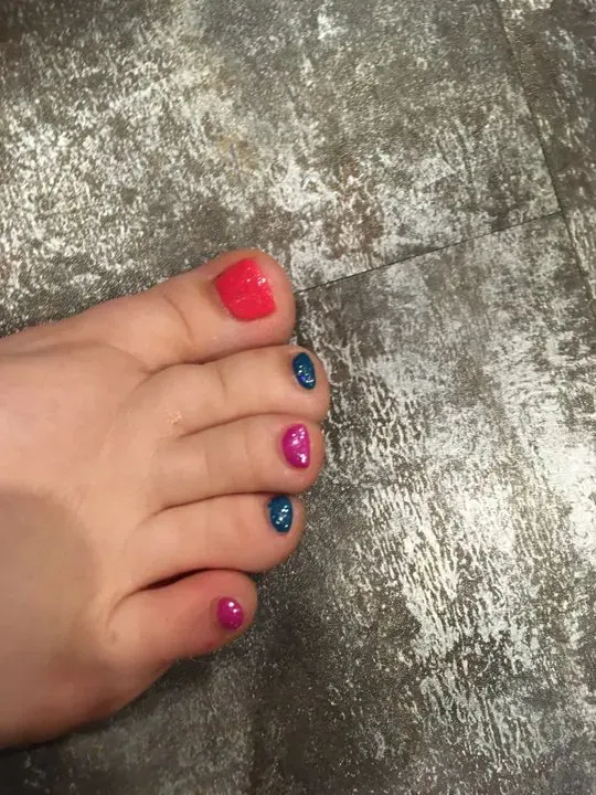https://cdn.salonspotlight.com/photos/1hEZDX7gjmy3ZHxXR57f/81a15411-7a22-4523-9243-eb75e8365328_720x720