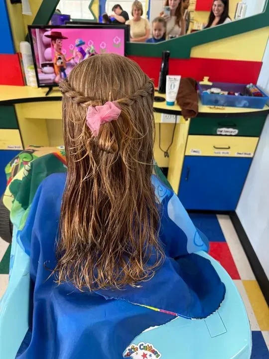 https://cdn.salonspotlight.com/photos/1hmyTPG0ecvjP7rV8E9O/9eec9e5c-8c8a-48b9-b255-fa3803f124cf_720x720
