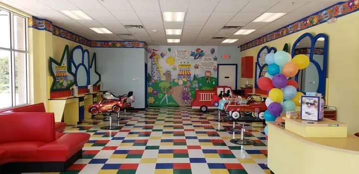 https://cdn.salonspotlight.com/photos/1hmyTPG0ecvjP7rV8E9O/b9ba3036-67a0-47a8-a6d8-c5b21e3d5efc_720x720