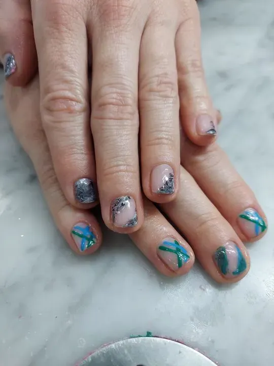 https://cdn.salonspotlight.com/photos/1ipcvlnEPDdLPQftwtEp/8a26f0ff-2b6f-4a26-95b5-dd188e19aca7_720x720