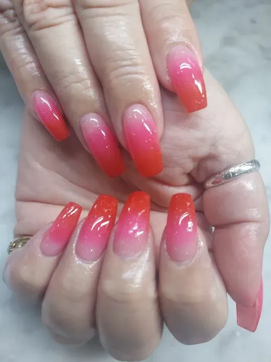 https://cdn.salonspotlight.com/photos/1ipcvlnEPDdLPQftwtEp/d13472e2-3854-4d42-93c5-c0b70632f77f_720x720