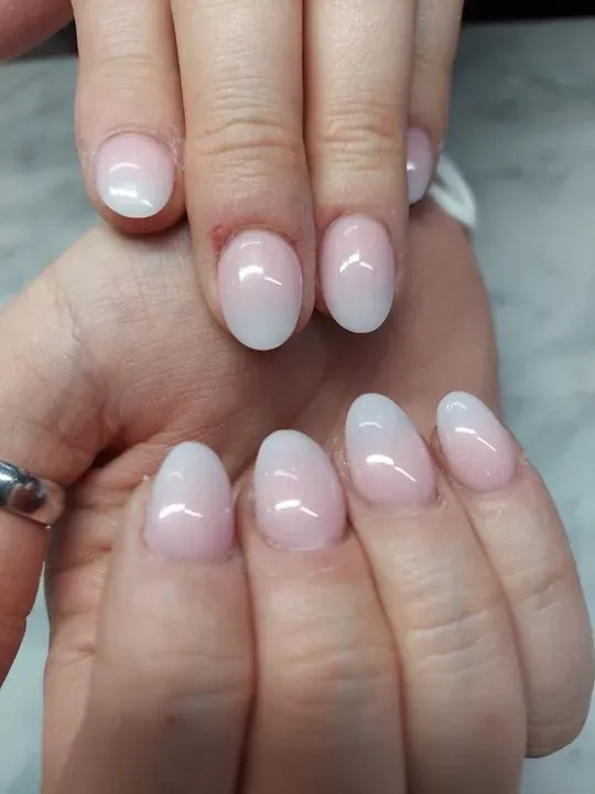 https://cdn.salonspotlight.com/photos/1ipcvlnEPDdLPQftwtEp/e2a23a21-a624-4f78-90f4-85066e989175_720x720