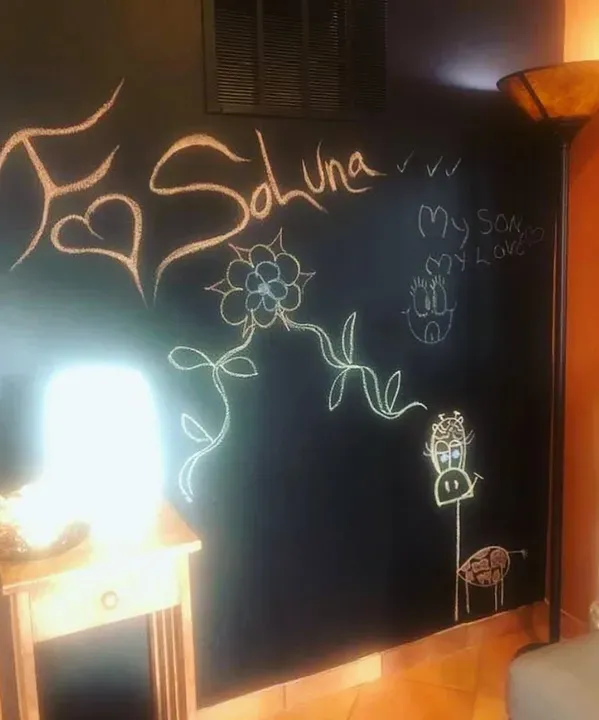 https://cdn.salonspotlight.com/photos/1jaQ1bKHh5ed6BEi9se9/24b059e6-c26a-4f6e-9303-ba74a0ba1041_720x720