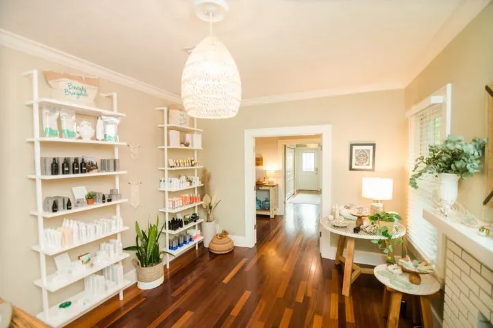 https://cdn.salonspotlight.com/photos/1k8Nibuhleo3CCX7ROC2/713a2a21-43e6-4386-8025-d084664139e3_720x720