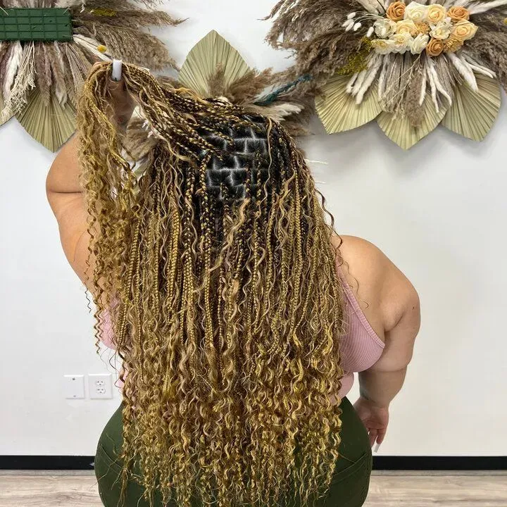 https://cdn.salonspotlight.com/photos/1kOzxHIp3rB6s1bJYwtw/415ea231-45d6-4e4c-9026-6362a22a2248_720x720