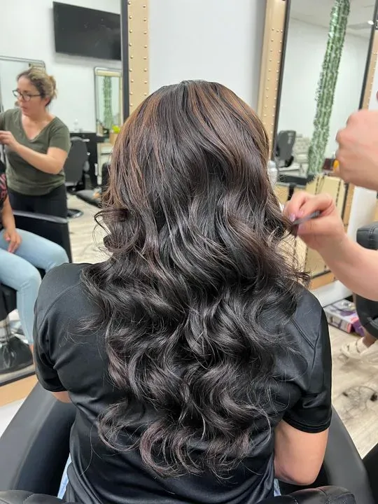 https://cdn.salonspotlight.com/photos/1kOzxHIp3rB6s1bJYwtw/e20d13de-8e85-443c-917f-dbb1e9275254_720x720