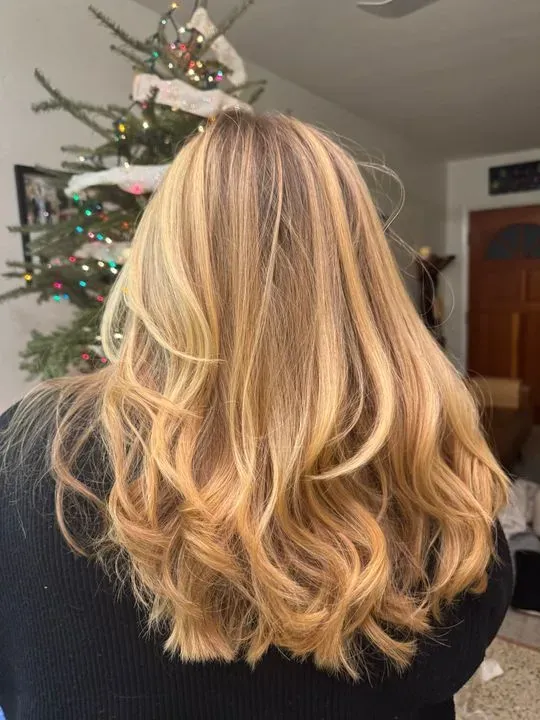 https://cdn.salonspotlight.com/photos/1l8eseszru3ZJJSWwYle/174cac64-1591-422e-ae62-f05a15671ef8_720x720