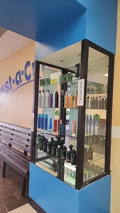 https://cdn.salonspotlight.com/photos/1o5BWquctO7AHcmVP2JW/0e3f576b-28e5-42bf-b114-28840d8e2886_720x720