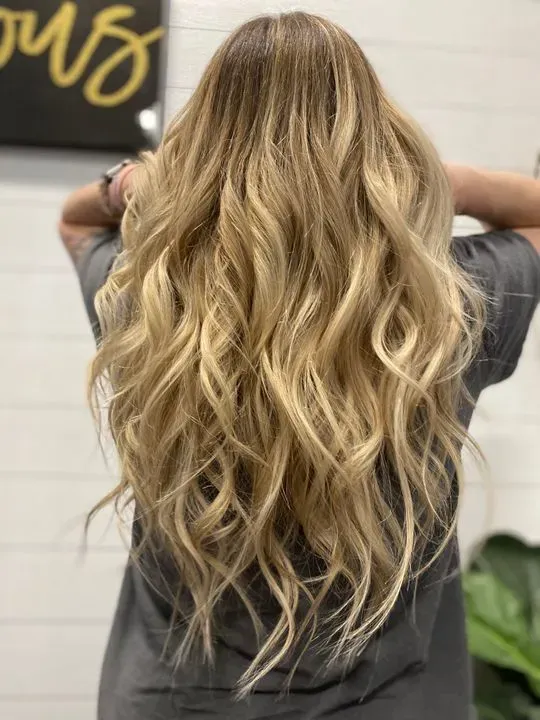 https://cdn.salonspotlight.com/photos/1raIeIKqlH5Xr2Cq5Bgj/1f4662f2-507f-4a2d-b7c5-450d4f096261_720x720