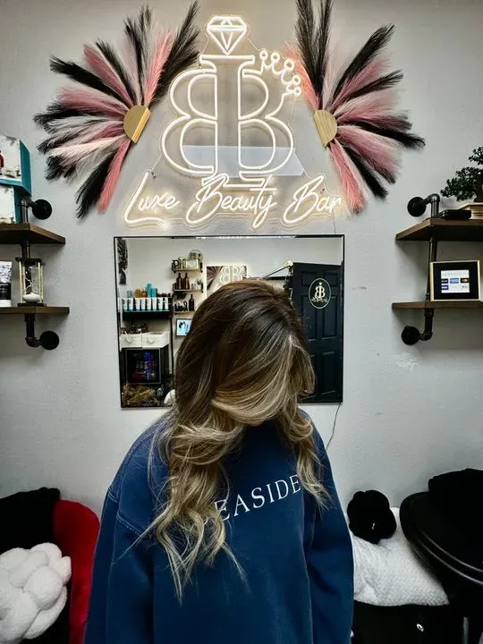 https://cdn.salonspotlight.com/photos/1rxvBQnDJGfGWYA8wYdx/59a1bc7a-4aed-4487-a131-a240cd25160a_720x720